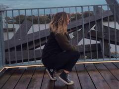 Elvinna - blond female webcam at xLoveCam