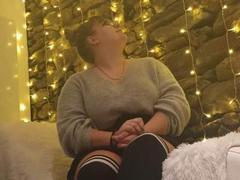 Elvinna - blond female webcam at xLoveCam