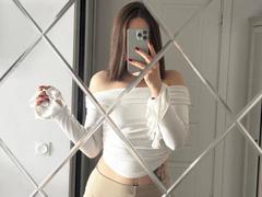 ElwandaKiehne - female with brown hair webcam at xLoveCam