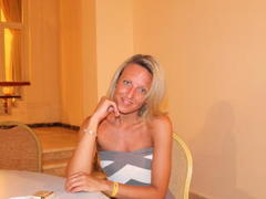 ElysonLangTRUE - blond female with  small tits webcam at ImLive