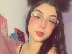 Elyw - shemale webcam at xLoveCam