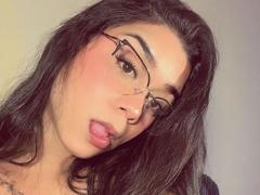 Elyw - shemale webcam at xLoveCam