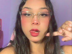 Elyw - shemale webcam at xLoveCam