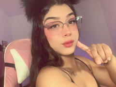 Elyw - shemale webcam at xLoveCam