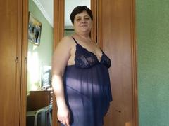 ElzaJewel - female with brown hair and  small tits webcam at xLoveCam