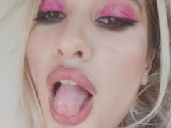 ElzaKom from xLoveCam