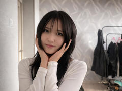 EmaVanhowe - female with black hair webcam at xLoveCam