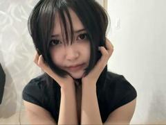 EmaVanhowe - female with black hair webcam at xLoveCam