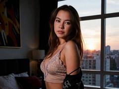 EmeraldCrivaro - female webcam at xLoveCam