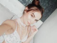 EmeraldFoxy - female with brown hair webcam at LiveJasmin