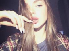 EmeraldWeinreb - female with brown hair webcam at xLoveCam