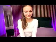 EmiLake - female webcam at xLoveCam
