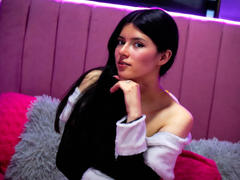 EmiSchwarz - female with black hair and  big tits webcam at LiveJasmin