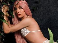 EmiilySaenz - shemale webcam at xLoveCam