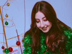 EmiilyWatson - female with brown hair webcam at xLoveCam