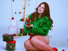 EmiilyWatson - female with brown hair webcam at xLoveCam