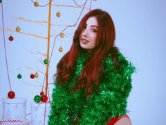 EmiilyWatson - female with brown hair webcam at xLoveCam