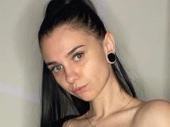 Florianna - female with brown hair webcam at xLoveCam