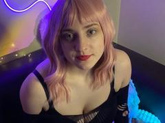 EmilieGold69 - female webcam at xLoveCam