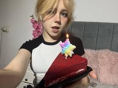 EmilyAngels - female with brown hair webcam at xLoveCam