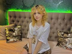 EmilyAngels from xLoveCam