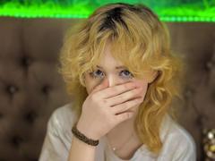 EmilyAngels - female with brown hair webcam at xLoveCam