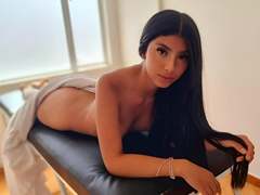EmilyBanner - female with black hair and  small tits webcam at xLoveCam