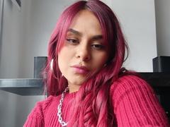 EmilyEvanss - female with red hair webcam at xLoveCam