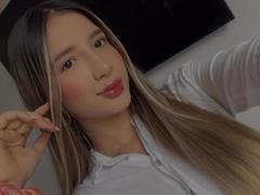EmilyFelis - blond female webcam at xLoveCam