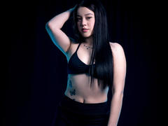 EmilyFrostt - female with black hair webcam at xLoveCam