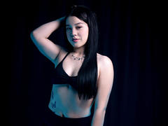 EmilyFrostt - female with black hair webcam at xLoveCam