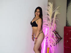 EmilyHudson - female with brown hair webcam at xLoveCam