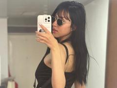 EmilyKateK from xLoveCam