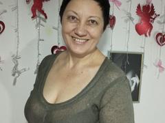 EmilyLlove from xLoveCam