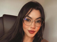 EmilyLo from xLoveCam