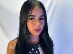 emilyluzzMost - female with black hair webcam at ImLive