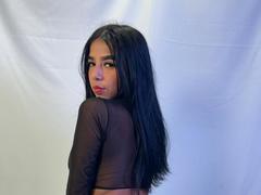 emilyluzzMost - female with black hair webcam at ImLive