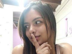 EmilyRobeerts - female with brown hair and  small tits webcam at xLoveCam