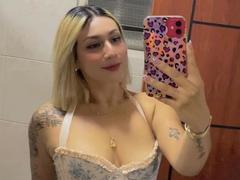 EmilyRobertts - blond female webcam at xLoveCam