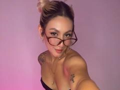 EmilyRobertts - blond female webcam at xLoveCam