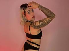 EmilyRobertts - blond female webcam at xLoveCam