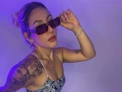 EmilyRobertts - blond female webcam at xLoveCam