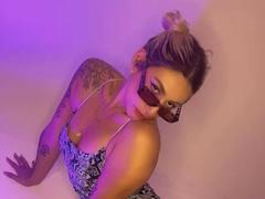 EmilyRobertts - blond female webcam at xLoveCam