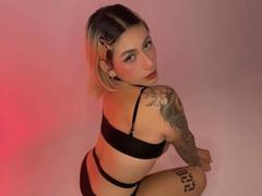 EmilyRobertts - blond female webcam at xLoveCam