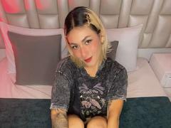 EmilyRobertts - blond female webcam at xLoveCam