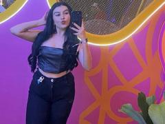 EmilySpaceI - female webcam at xLoveCam