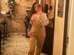 EmilyTon - female with black hair webcam at xLoveCam