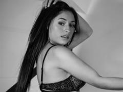 EmilyV - female with black hair webcam at xLoveCam