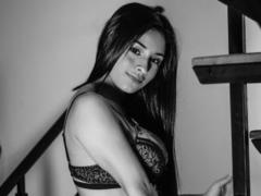 EmilyV - female with black hair webcam at xLoveCam