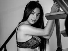 EmilyV - female with black hair webcam at xLoveCam